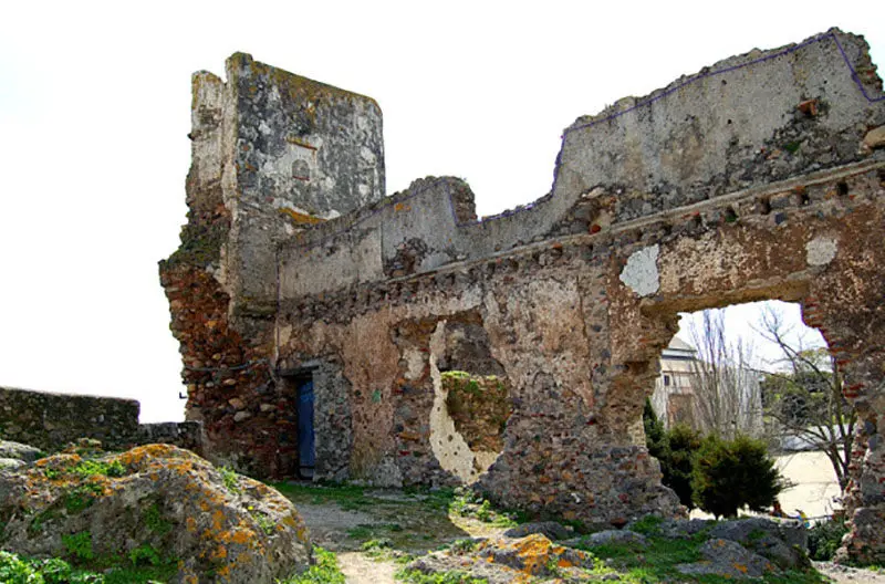 Ruinen der Burg und Festung 